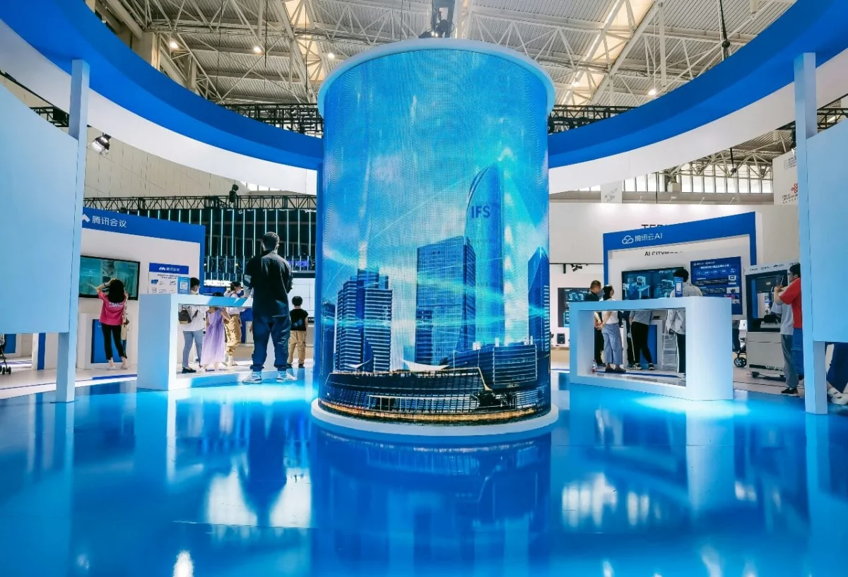 Choosing LTL Shipping for Trade Show Freight: Four Providers for SMBs